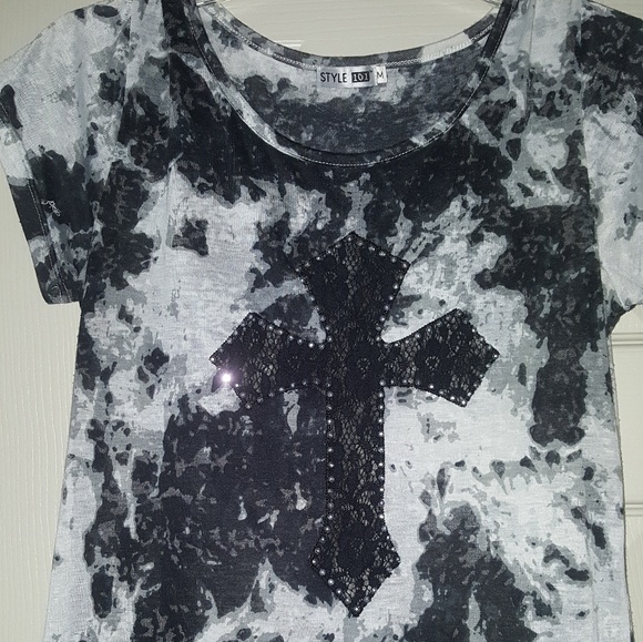 Style 101 Top with Cross - Picture 2 of 3